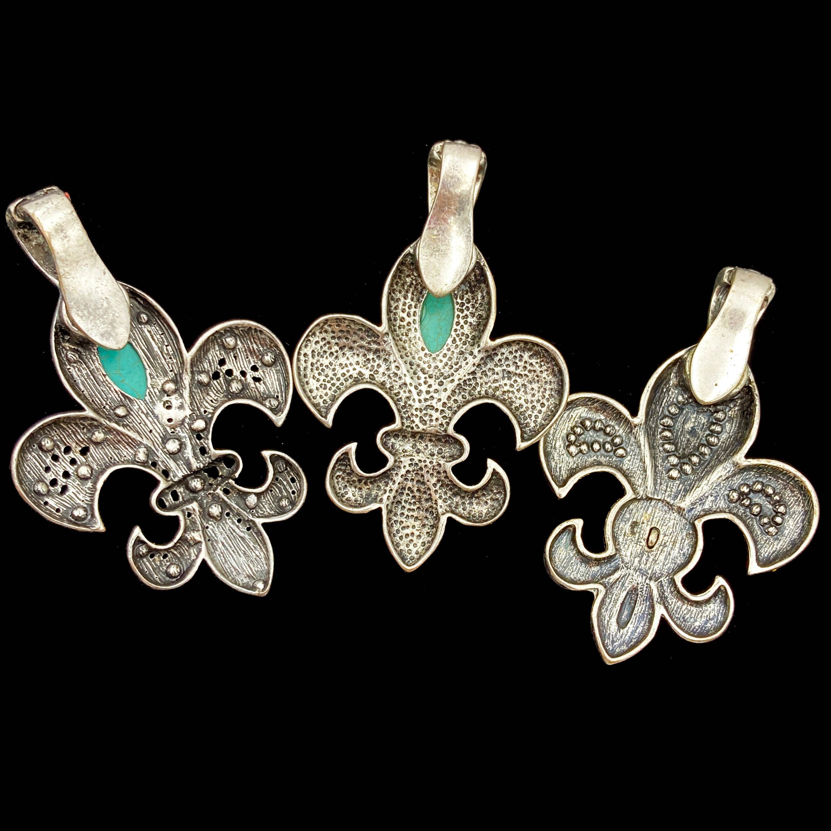 Lunar Deer - Fleur De Lis Western Rhinestone Turquoise Magnetic Pendant - Turquoise only